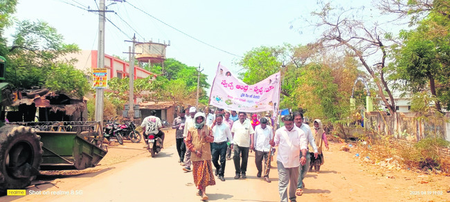 స్వచ్ఛ ర్యాలీలో విద్యార్థులకు శిక్ష 1