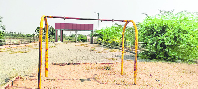 నిర్వహణ లేక కరువైన ఆహ్లాదం
2