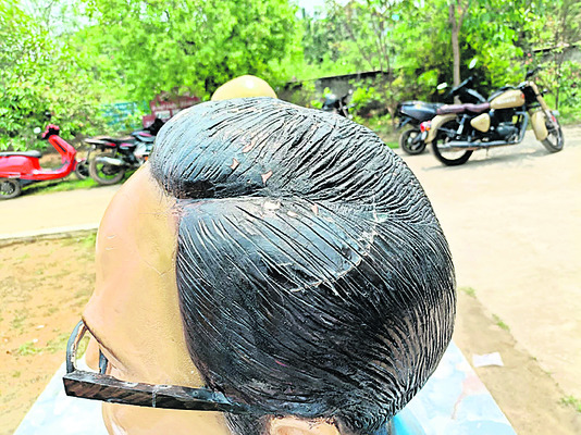 పెదగాడిలో అంబేడ్కర్‌ విగ్రహం ధ్వంసం 1