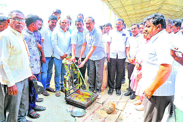 కేంద్రాల్లో సౌకర్యాలు కల్పించాలి
1