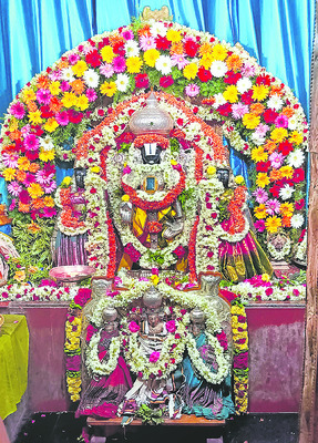 అన్నవరప్పాడుకు పోటెత్తిన భక్తులు 1
