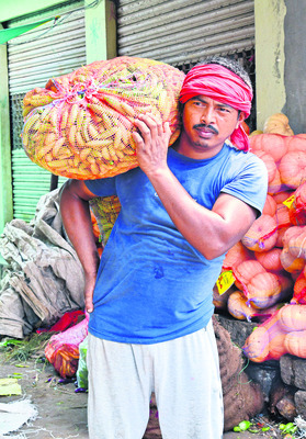 పని ఏదైనా.. చేసేది వారే!1