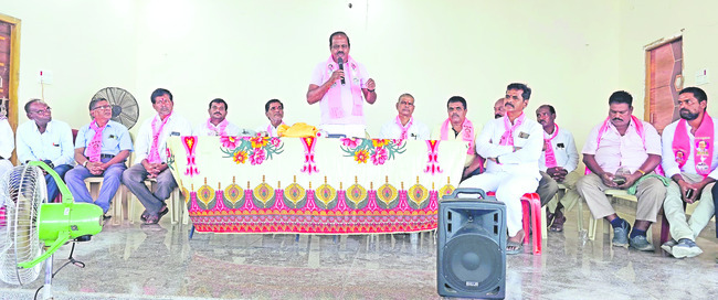 దుర్గమ్మ సేవలో జడ్జి  
2