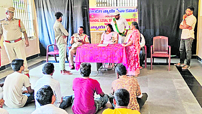 ఇద్దరు ఉపాధ్యాయుల సస్పెన్షన్ 1