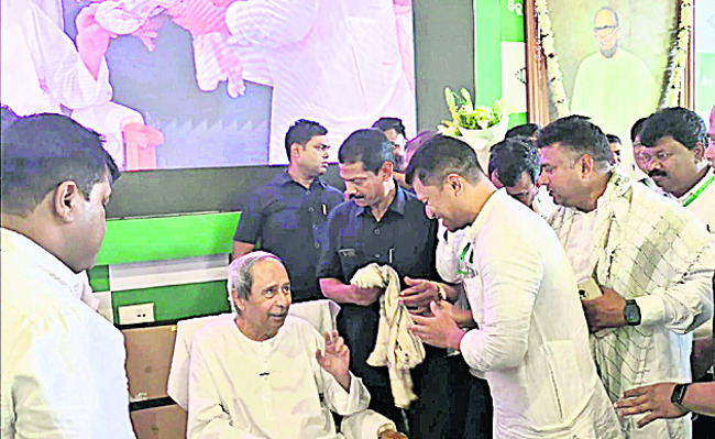 నవీన్‌కు 9వ సారి పట్టాభిషేకం2