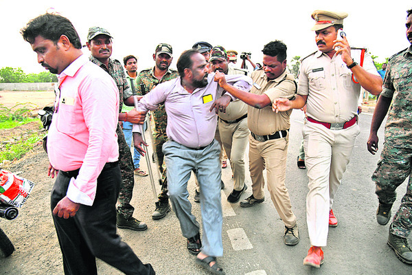 టెన్షన్‌.. టెన్షన్‌..1