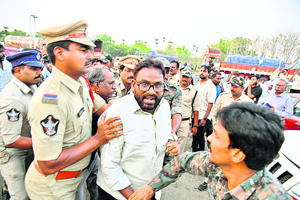టెన్షన్.. టెన్షన్..4
