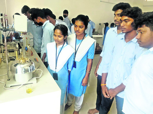 కెమికల్‌లో అవకాశాలెన్నో.. 1