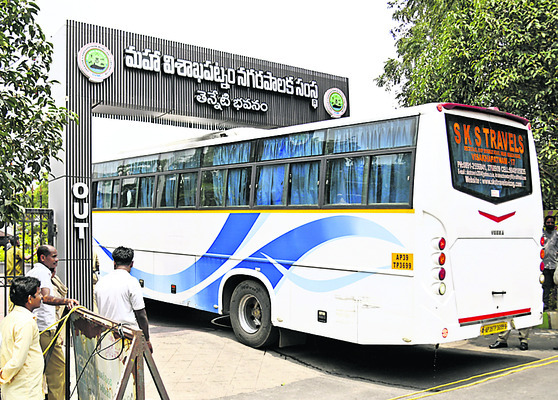 ప్రజాస్వామ్యం ఖూనీ2