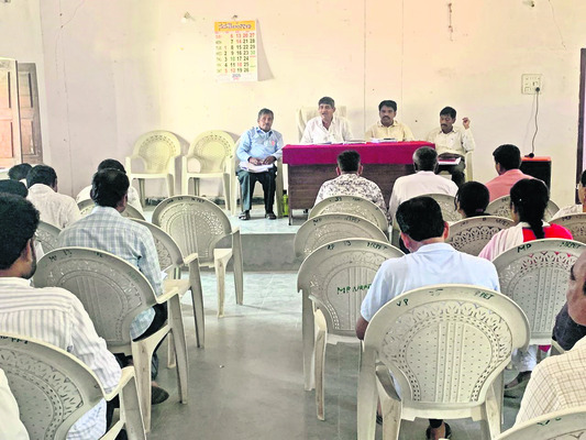 నిరుపేదలకు ప్రాధాన్యత ఇవ్వాలి 1