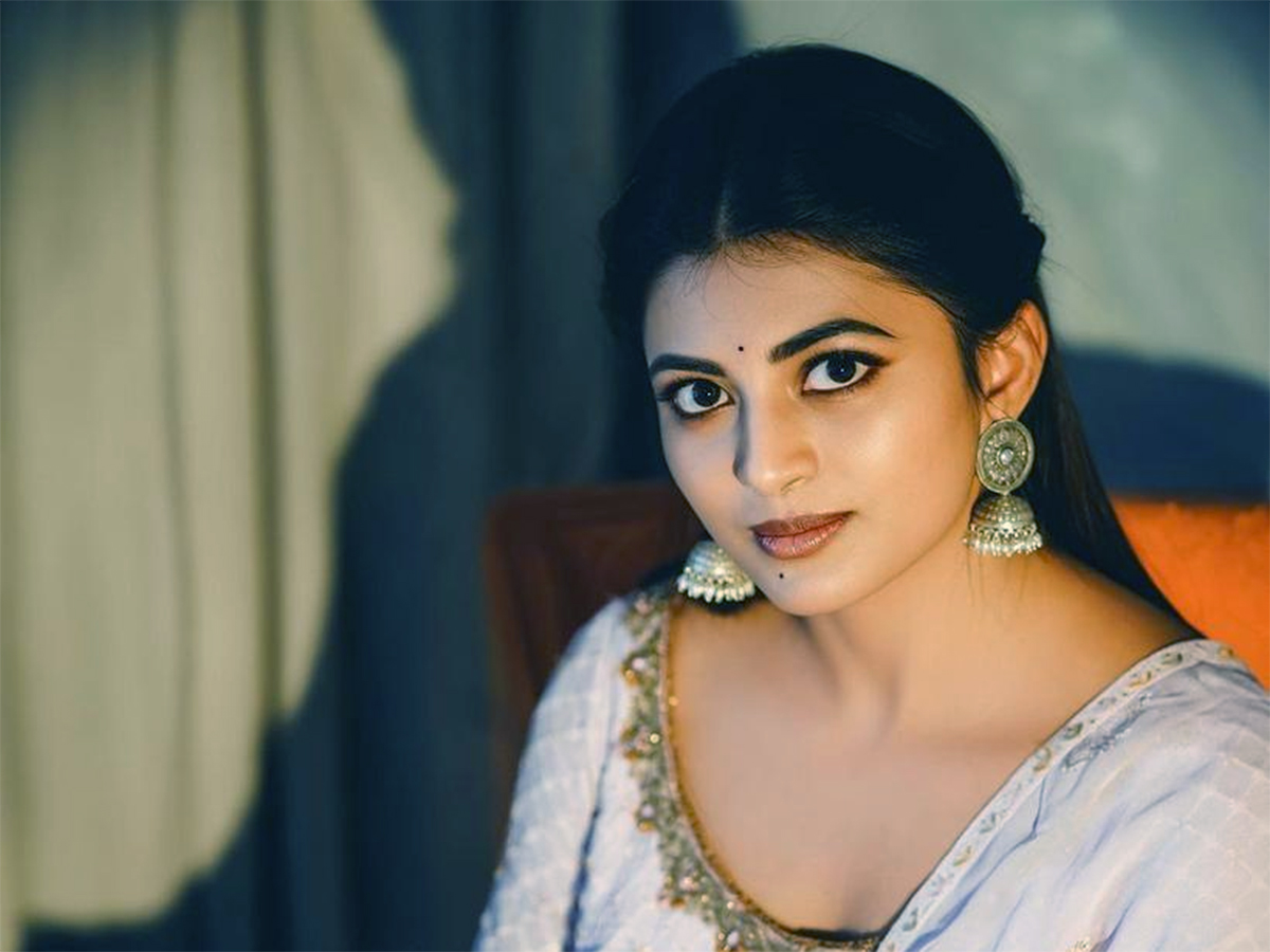 actress anandhi latest photos1