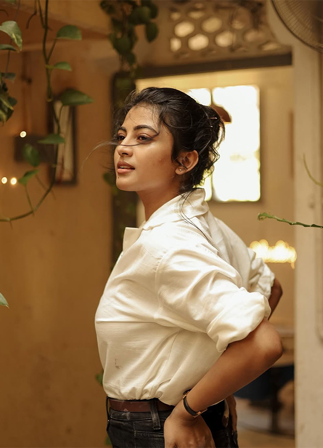actress anandhi latest photos11
