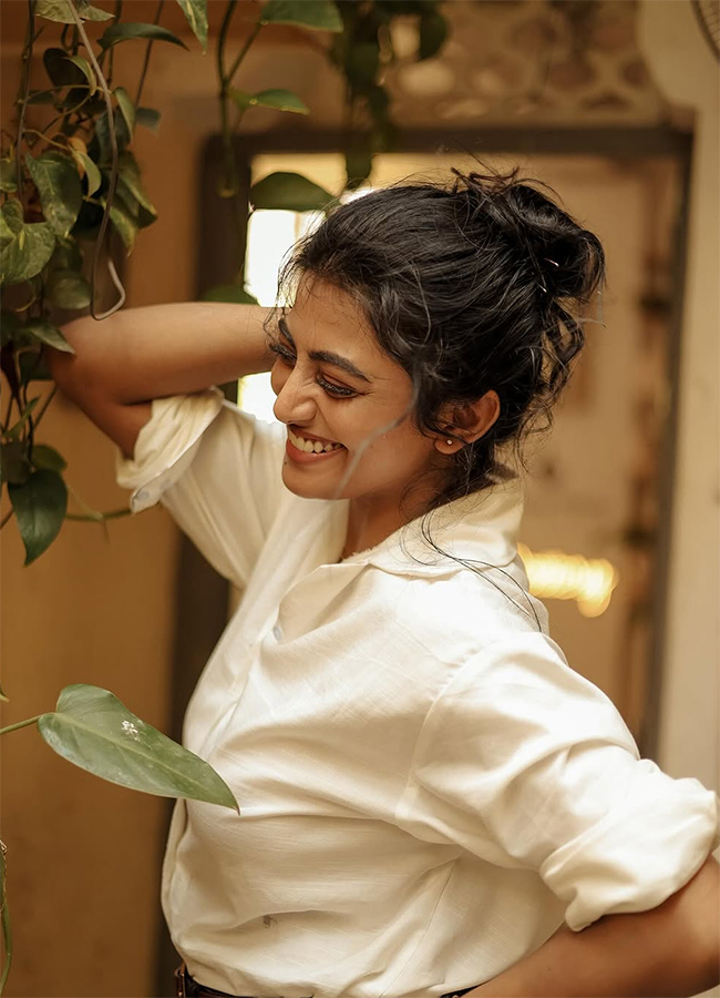actress anandhi latest photos12