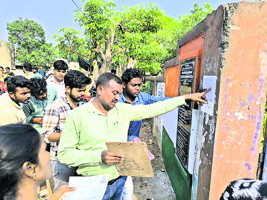 శివాలయ నిర్మాణానికి విరాళం
2