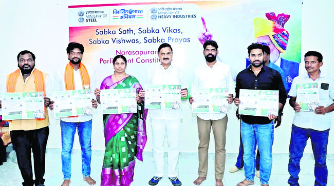 మైనర్లకు వాహనాలు ఇస్తే కఠిన చర్యలు 1