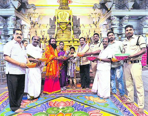 ఘనంగా ధ్వజస్తంభ ప్రతిష్ఠ
2