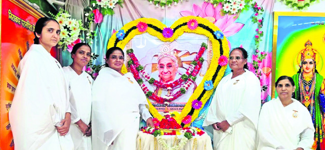 దాది రతన్ మోహిని సేవలు ప్రశంసనీయం 1