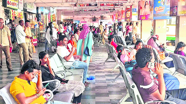 ఆర్టీసీ సర్వర్ డౌన్.. నిలిచిన బస్సులు 1