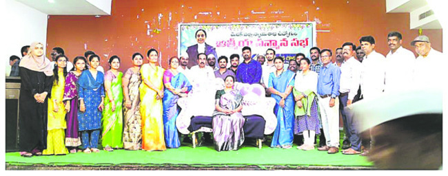 కేసీఆర్పై అనుచిత వ్యాఖ్యలు సరికాదు
1