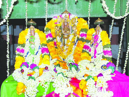 ఘనంగా చెన్నుని పుష్పయాగం 
2