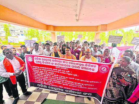 కార్మికుల సమస్యలు పరిష్కరించాలి 1