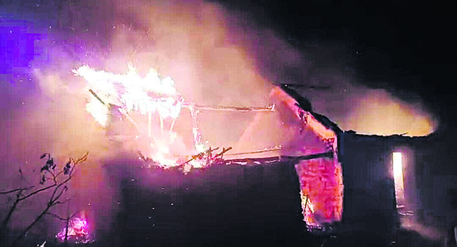 పిడుగుపాటుకు గుడిసె దగ్ధం 1