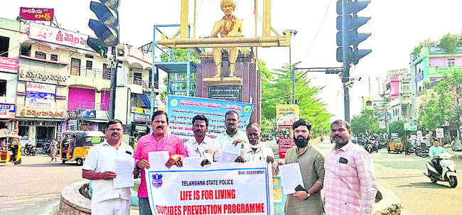 సిరిసిల్లను ఉరిసిల్లగా మార్చొద్దు
2