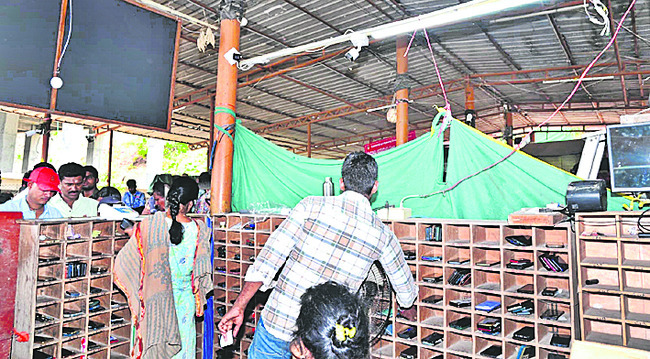ఇంద్రకీలాద్రిపై భక్తుల రద్దీ 2
