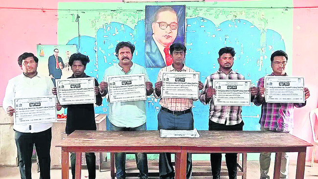 రక్తదానం చేసిన మంత్రి 1