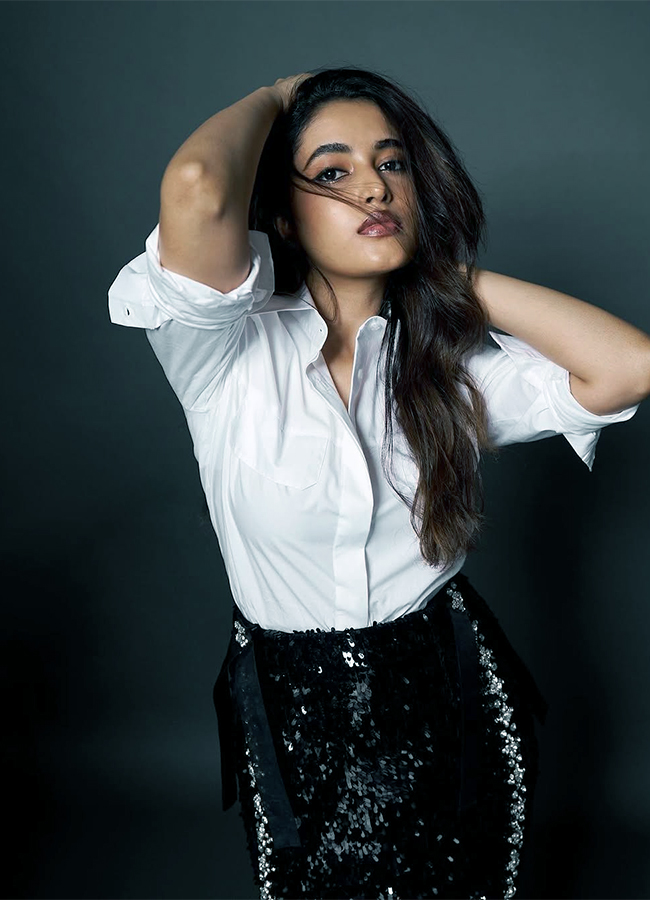 Actress Priyanka Arul Mohan Latest Photos5