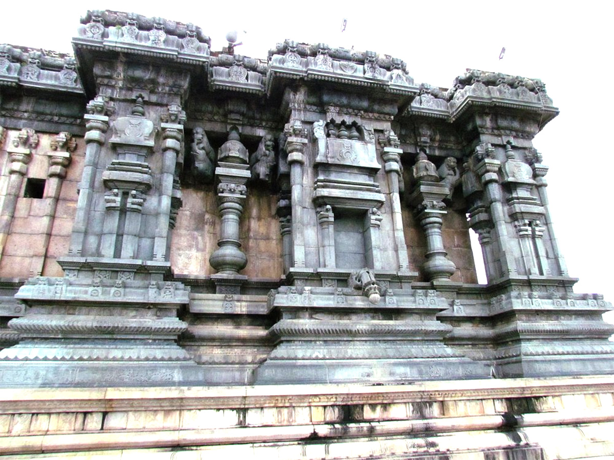 Dichpally Ramalayam is a Lord Rama temple located in Nizamabad Photos15