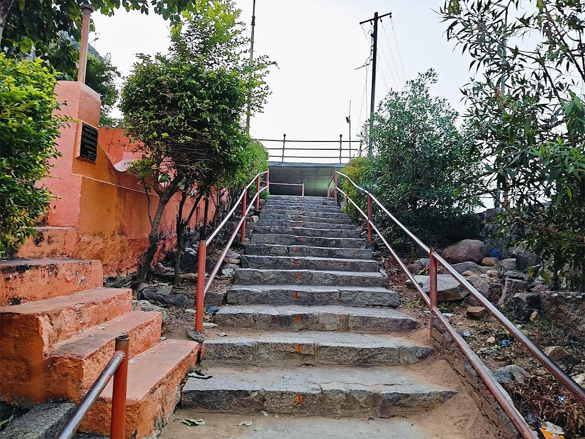 Dichpally Ramalayam is a Lord Rama temple located in Nizamabad Photos7