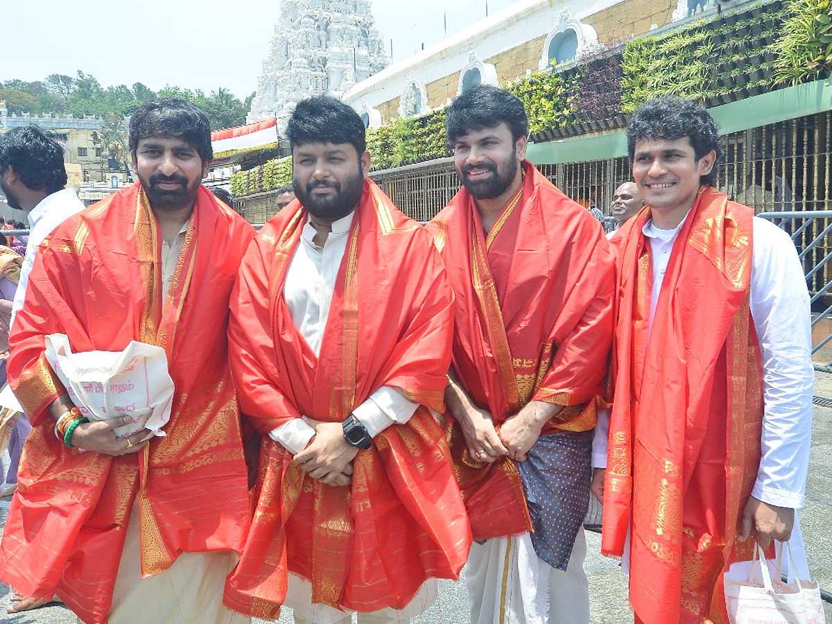 Music director Thaman ,Hero Ashwin Babu visited Tirumala Photos5
