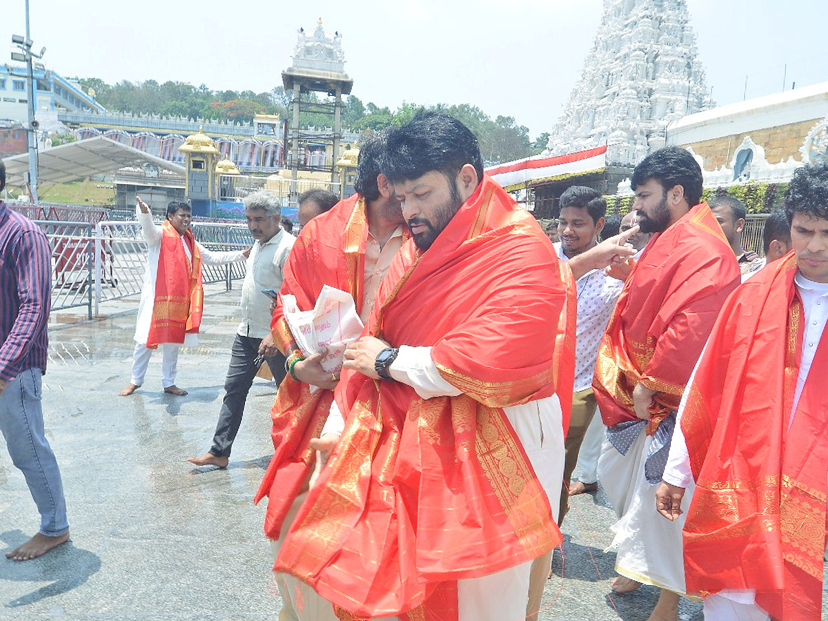 Music director Thaman ,Hero Ashwin Babu visited Tirumala Photos8