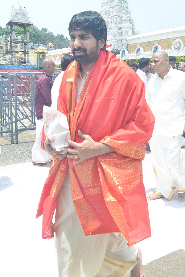 Music director Thaman ,Hero Ashwin Babu visited Tirumala Photos9