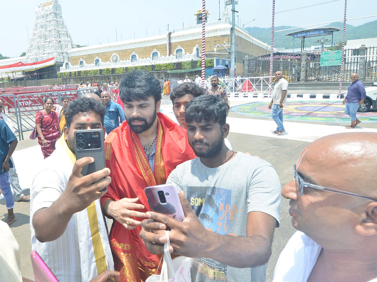 Music director Thaman ,Hero Ashwin Babu visited Tirumala Photos11