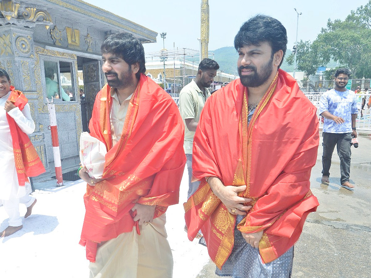 Music director Thaman ,Hero Ashwin Babu visited Tirumala Photos13