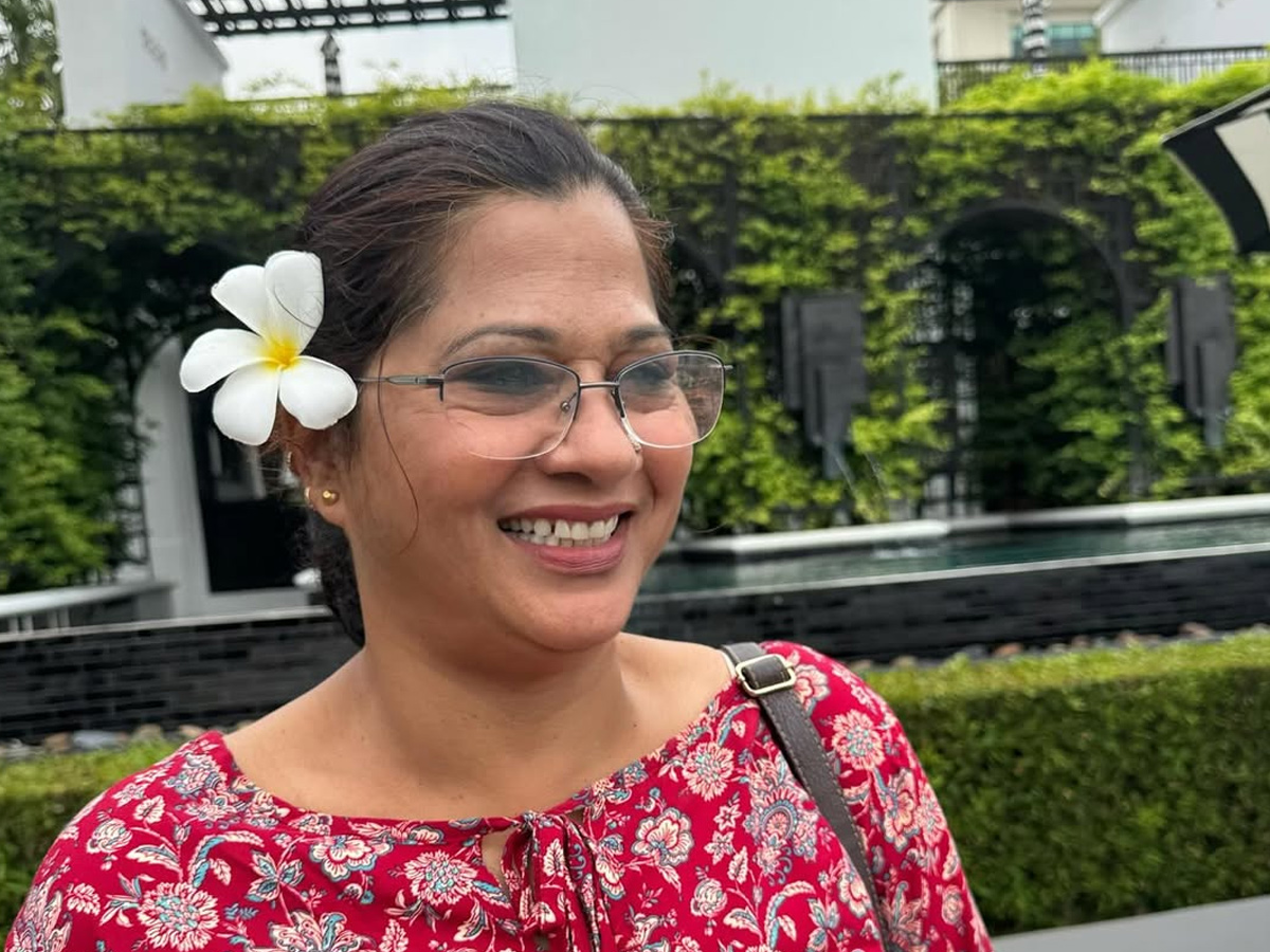 Tollywood Actress Meenakshi Chowdhury expressed special wishes To mother birthday Photos4