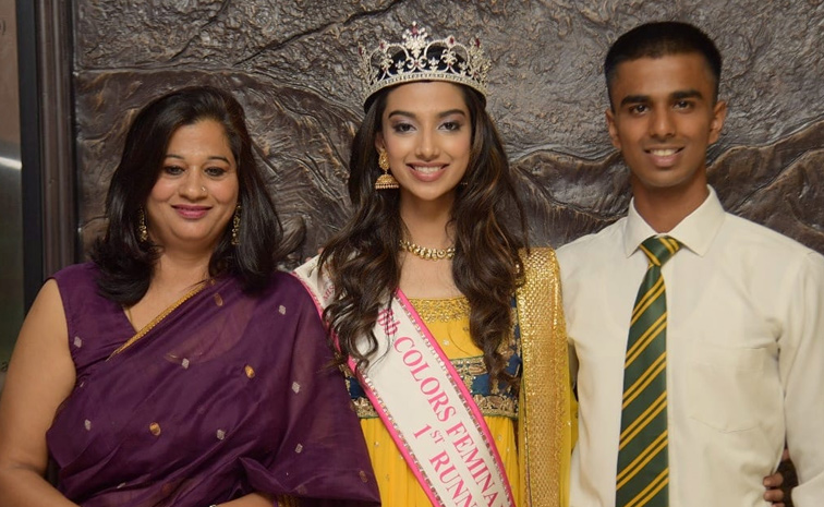 Tollywood Actress Meenakshi Chowdhury expressed special wishes To mother birthday Photos8