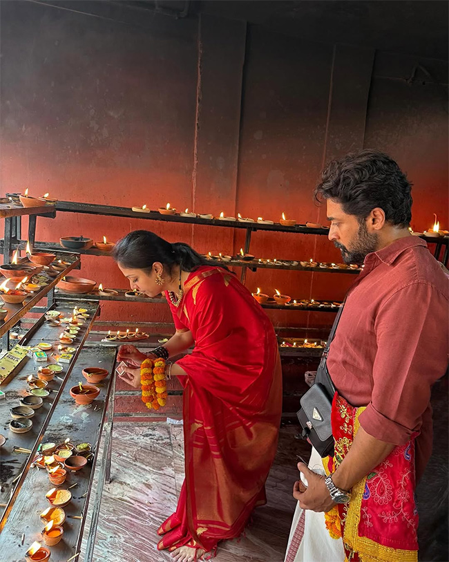 actress jyotika husband surya visited the sacred Shakti peethas4