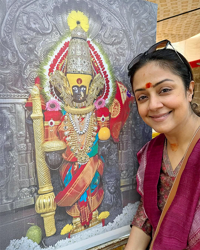 actress jyotika husband surya visited the sacred Shakti peethas9