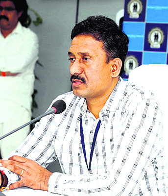 రూ.10వేల పింఛన్ ఇవ్వాలి
1