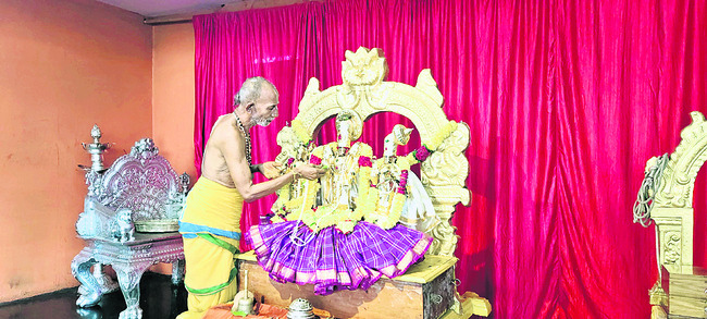 రామయ్యకు  ముత్తంగి అలంకరణ1