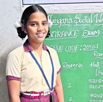 ఎస్సీ గురుకులాల్లో ఫోన్ మిత్ర1