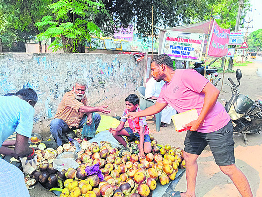 రైతుల రక్తం పీల్చేస్తున్నారు!
1