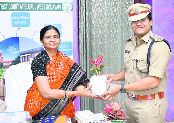 జిల్లా జడ్జికి అభినందనలు
2