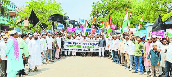 వక్ఫ్ సవరణ చట్టాన్ని వ్యతిరేకిస్తూ శాంతియుత ర్యాలీ 1