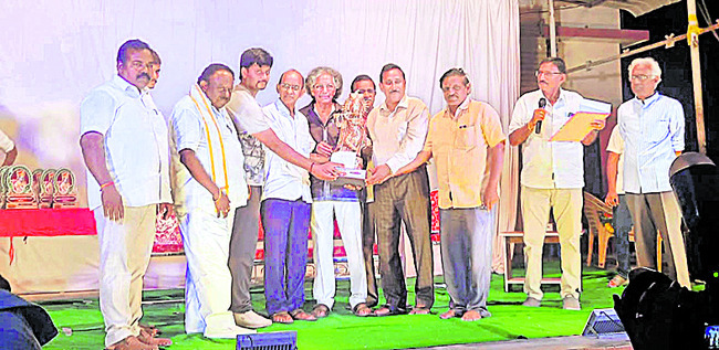 ఇంటర్‌లో ప్రవేశాలకు  హెచ్‌ఎంలు సహకరించాలి 1