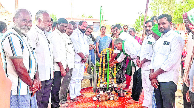 ఫసల్‌ బీమా అమలు చేస్తే   రైతులకు పరిహారం అందేది
3
