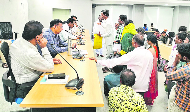 ప్రజావాణి అర్జీలు త్వరగా పరిష్కరించాలి2